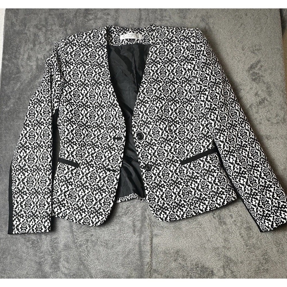 Tahari Black White Jacket Blazer Geometric Print V-Neck Buttons Faux Pocket Sz 8